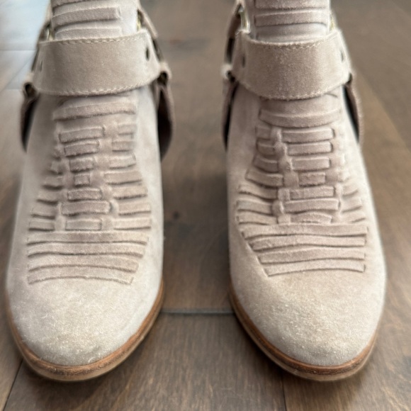 SEYCHELLES Impossible Beige Suede Harness Ankle Heeled Booties Size 7.5 Women’s - Picture 5 of 13